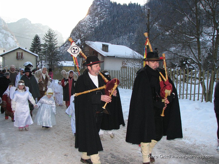 presepio 093.jpg - Al suono delle zampogne